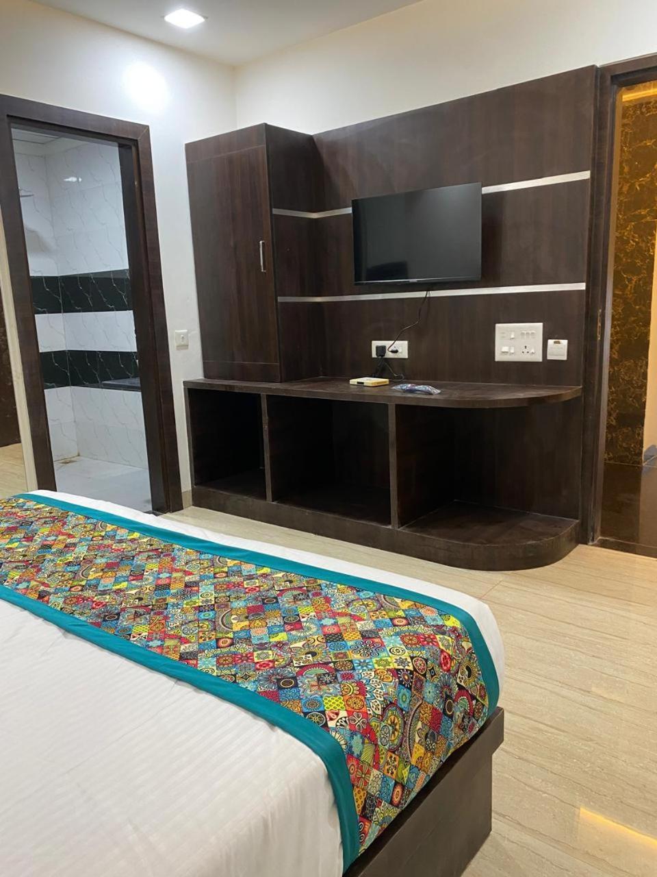 Taj Comfort Hotel 3*
